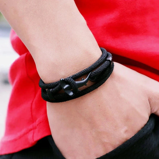 Shark Tide Bracelet The strength and movement of the waves, symbolizing the power of the shark. deideas