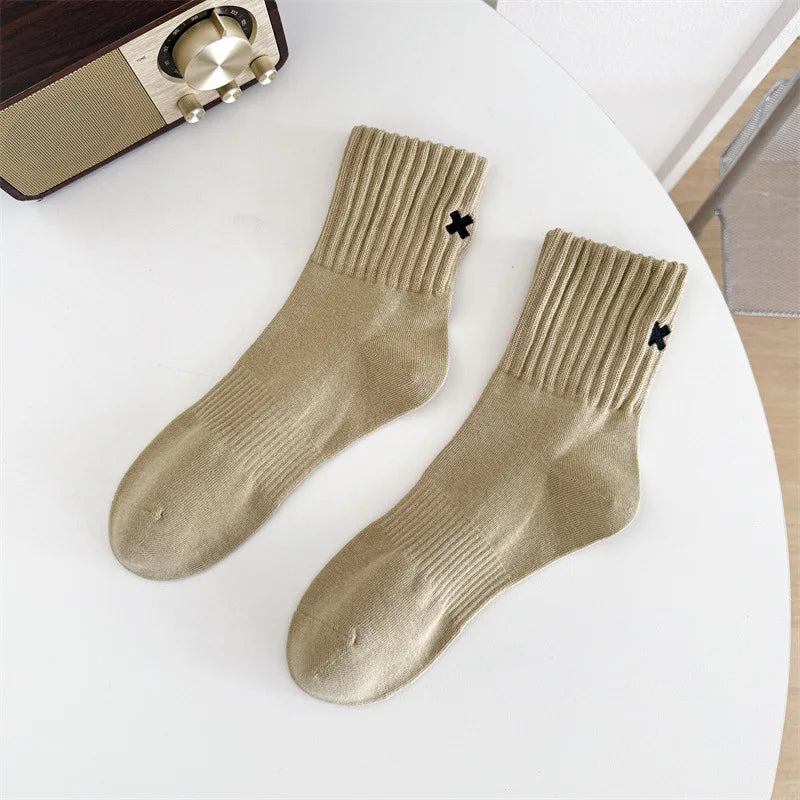 Calcetines de algodón bordados a media pantorrilla - UE 38-44, 4 colores, unisex