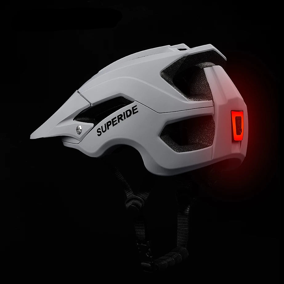 Casco de ciclismo con luz trasera LED recargable - CE EN 1078, 15 ventilaciones, 5 colores, 2 tallas