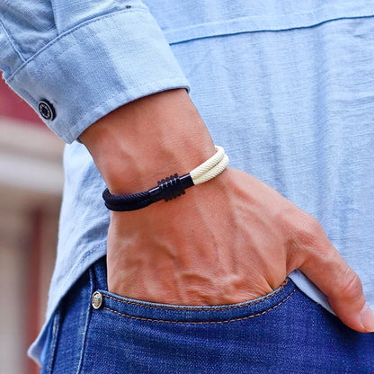Bracelet Eternal Knot Represents a strong and endless bond