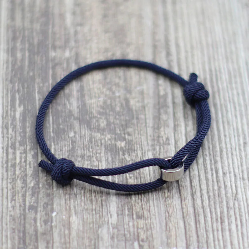 Pulsera de Cordón Trenzado – Estilo Minimalista Ajustable