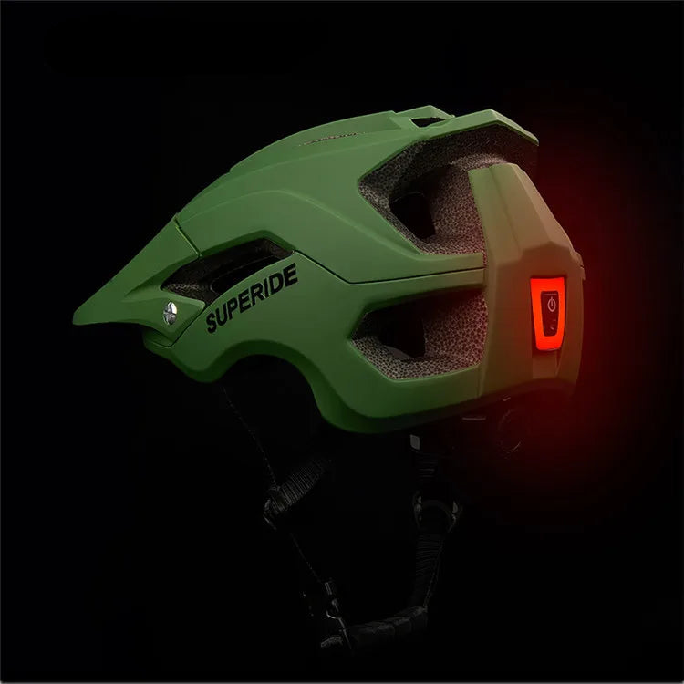 Casco de ciclismo con luz trasera LED recargable - CE EN 1078, 15 ventilaciones, 5 colores, 2 tallas