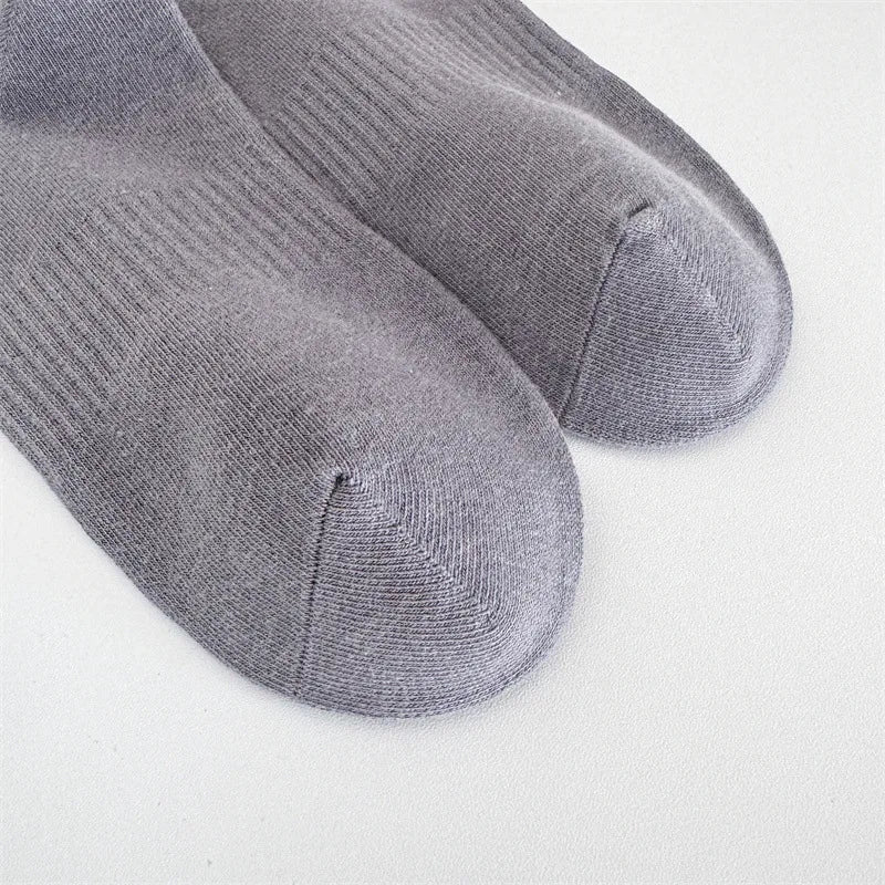 Calcetines de algodón bordados a media pantorrilla - UE 38-44, 4 colores, unisex