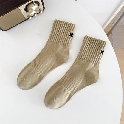 Calcetines de algodón bordados a media pantorrilla - UE 38-44, 4 colores, unisex