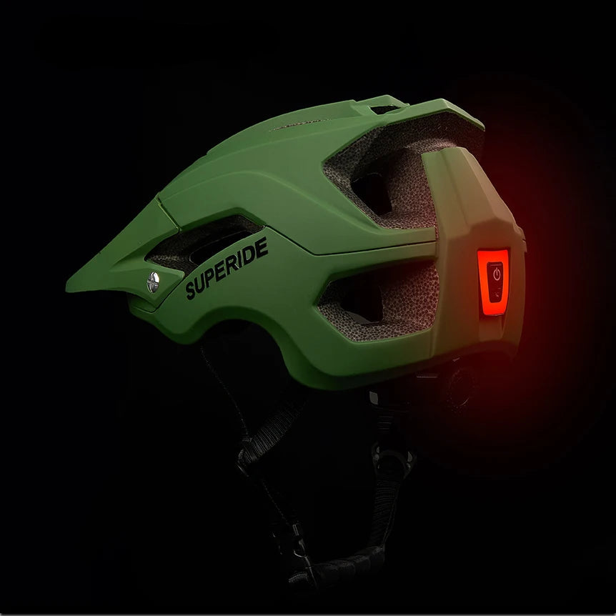 Casco de ciclismo con luz trasera LED recargable - CE EN 1078, 15 ventilaciones, 5 colores, 2 tallas